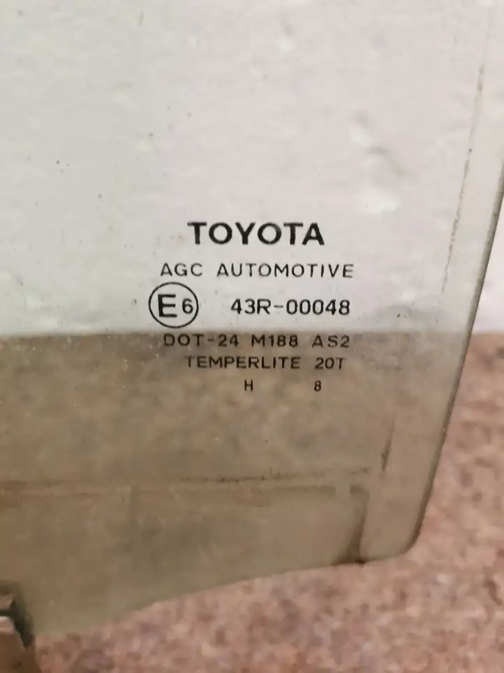 Toyota Yaris (2005 - 2009) Стекло задней двери — фото 2