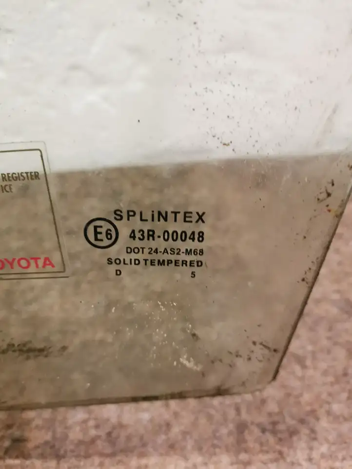 Toyota Aygo AB10 (2005 - 2008) Стекло передней двери — фото 2