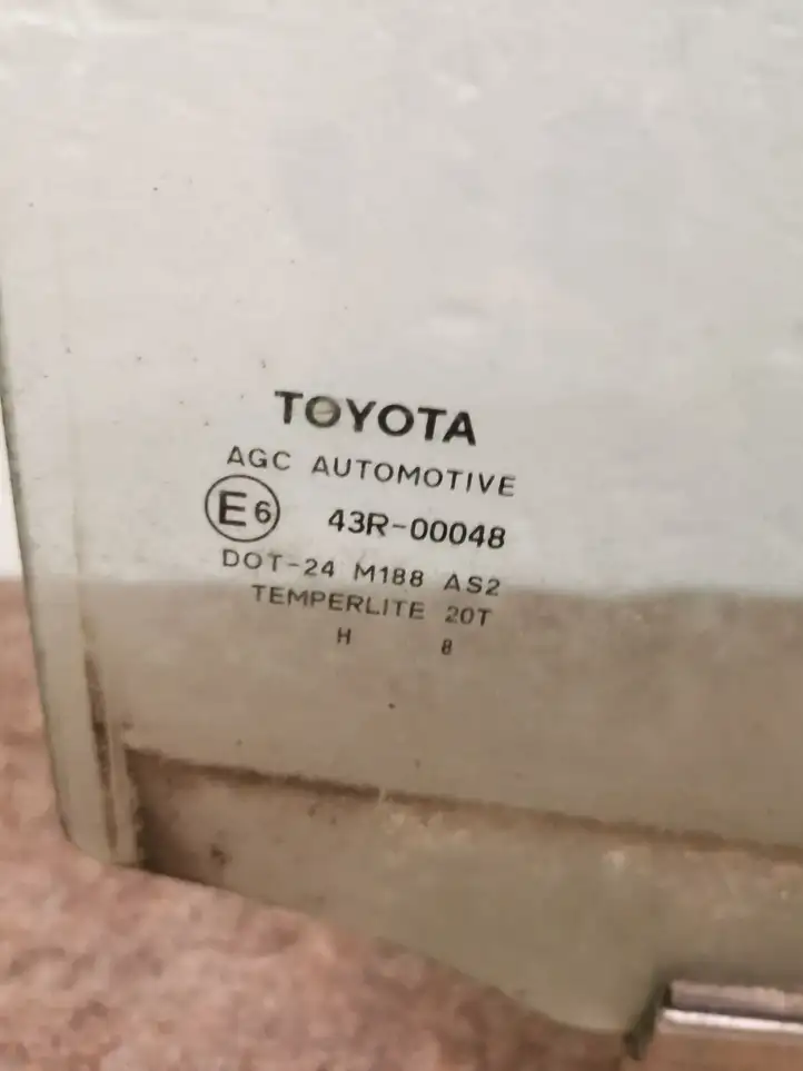 Toyota Yaris (2005 - 2009) Стекло задней двери — фото 2
