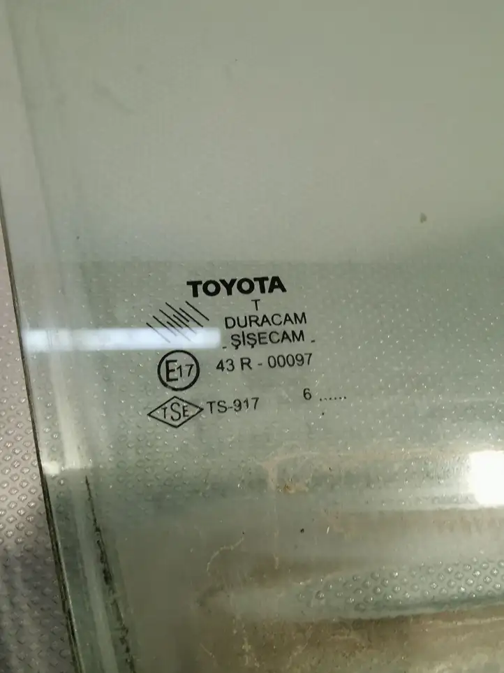 Toyota Corolla Verso E121 (2004 - 2007) Стекло передней двери — фото 2