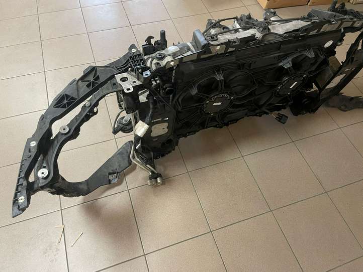 Porsche Macan (2019 - )  95B805931G Верхняя часть панели радиаторов (телевизора)