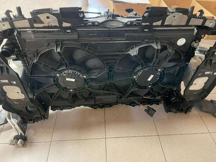 Porsche Macan (2019 - )  95B805931G Верхняя часть панели радиаторов (телевизора)
