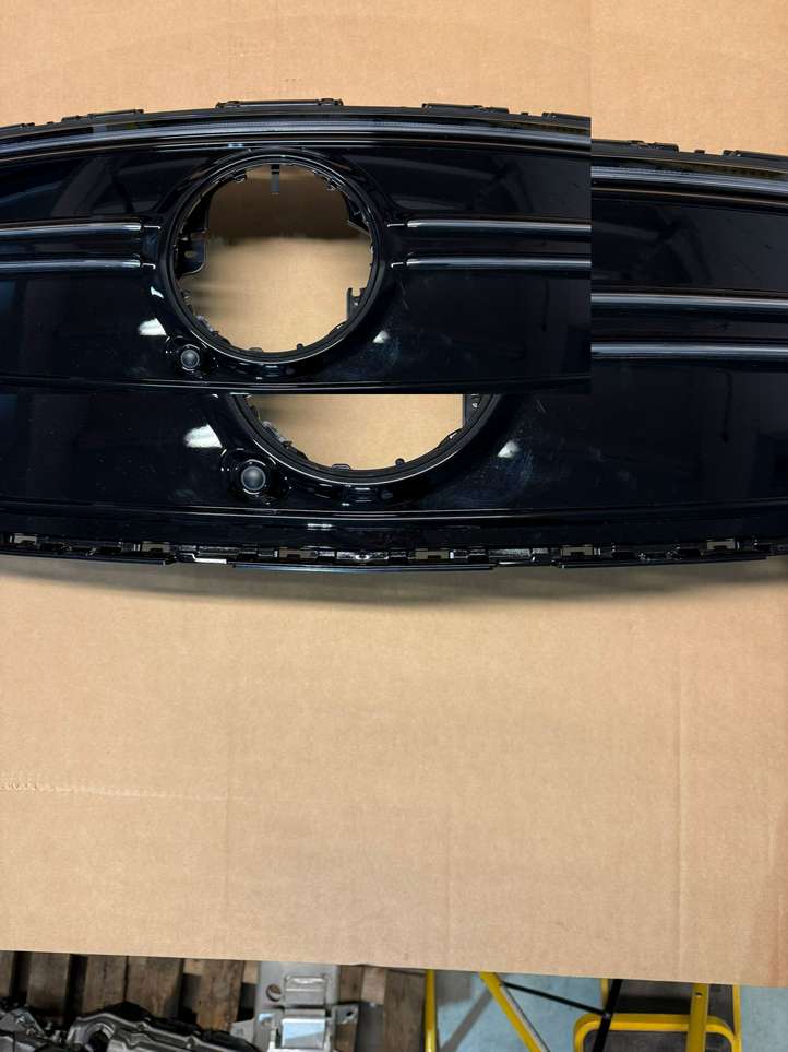 Mercedes-Benz EQB (2021 - )  A2438882500  Решётка 