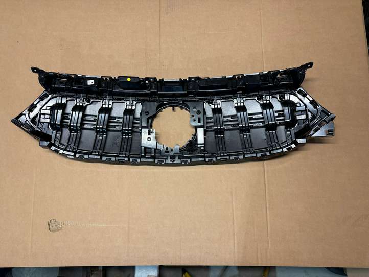 Mercedes-Benz EQB (2021 - )  A2438882500  Решётка 