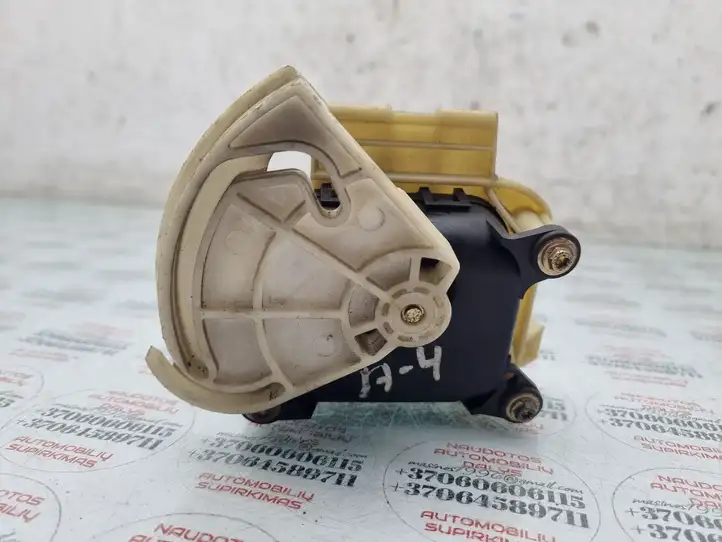Audi A4 S4 B5 8D (1999 - 2001) 8D0820511E Двигатель задвижки потока воздуха — фото 2
