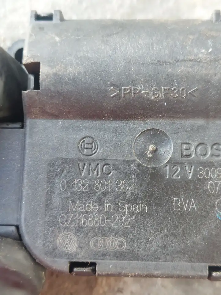 Volkswagen PASSAT B6 (2005 - 2010) 0132801362 Двигатель задвижки потока воздуха — фото 2