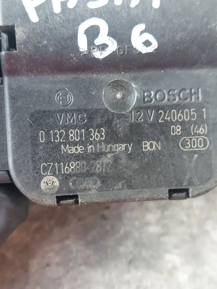 Volkswagen PASSAT B6 (2005 - 2010) 0132801363 Двигатель задвижки потока воздуха — фото 4