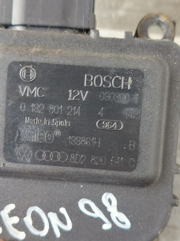 Seat Leon (1M) (1998 - 2006) 8D2820511C Двигатель задвижки потока воздуха — фото 2
