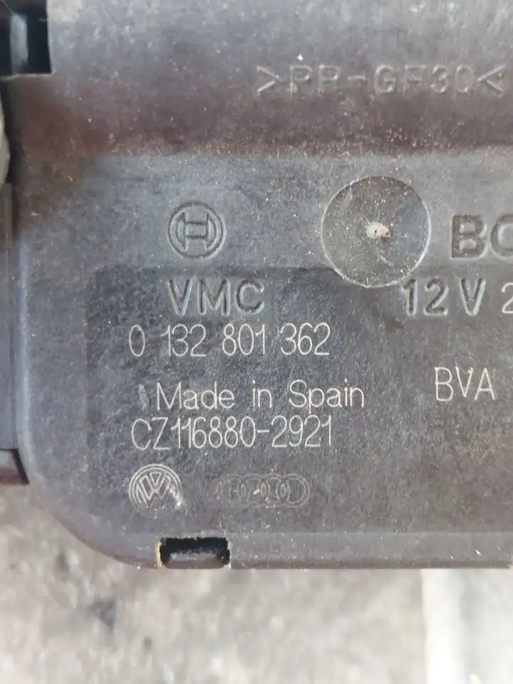 Volkswagen PASSAT B6 (2005 - 2010) 0132801362 Двигатель задвижки потока воздуха — фото 4
