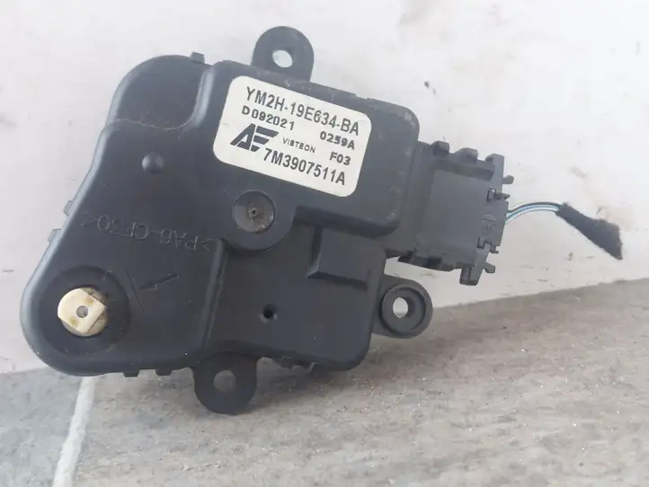 Volkswagen Sharan (2003 - 2010) 7M3907511A Двигатель задвижки потока воздуха — фото 1