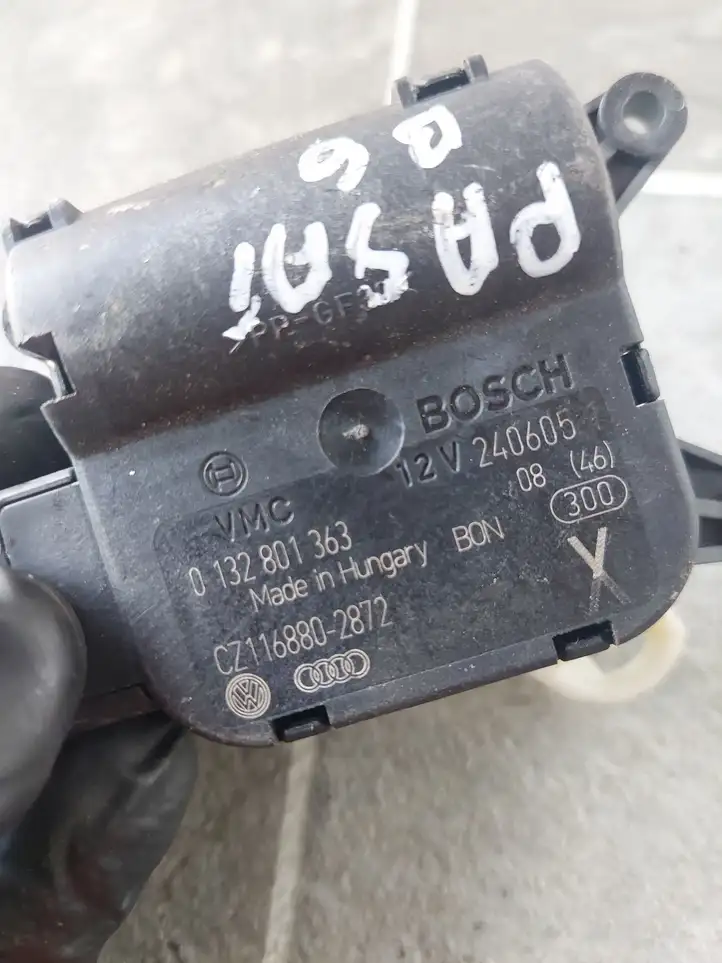 Volkswagen PASSAT B6 (2005 - 2010) 0132801363 Двигатель задвижки потока воздуха — фото 4