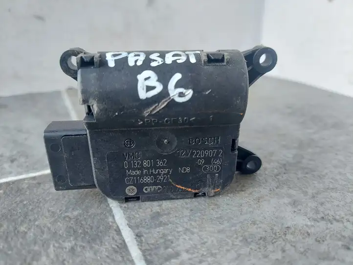 Volkswagen PASSAT B6 (2005 - 2010) 0132801362 Двигатель задвижки потока воздуха — фото 1