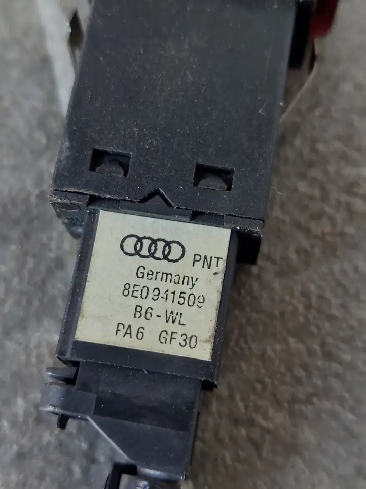 Audi A4 S4 B6 8E 8H (2000 - 2006) 8E0914509 Включатель аварийных фонарей — фото 3