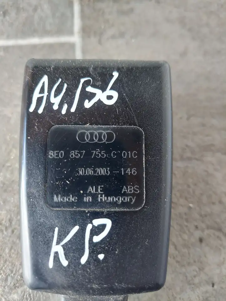 Audi A4 S4 B6 8E 8H (2000 - 2006) 8E0857755C Замок переднего ремня — фото 4