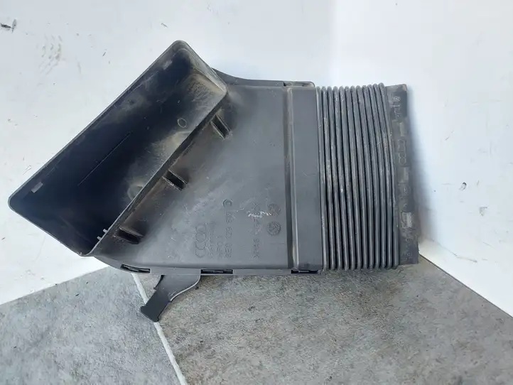 Audi A4 S4 B6 8E 8H (2000 - 2006) 8E0129617D Детали воздухозаборника — фото 2