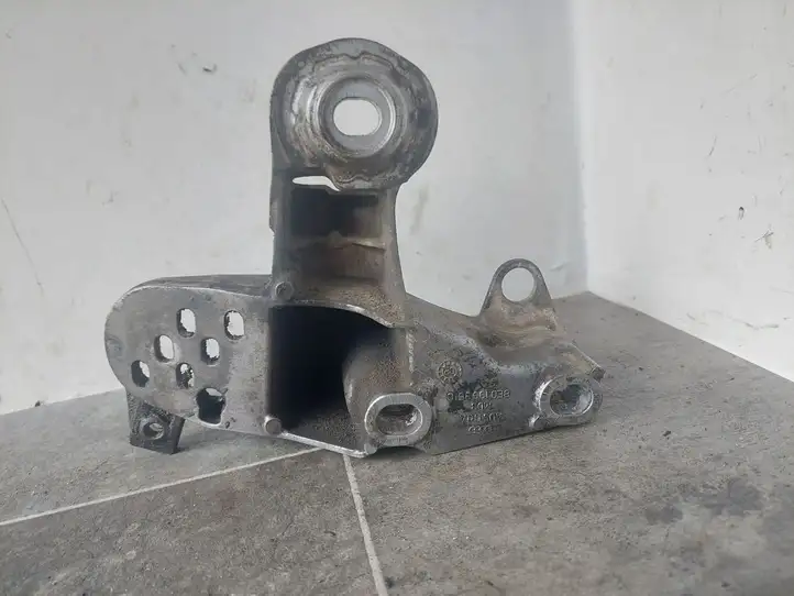 Audi A4 S4 B6 8E 8H (2000 - 2006) 8E0199351C Кронштейн двигателя — фото 1
