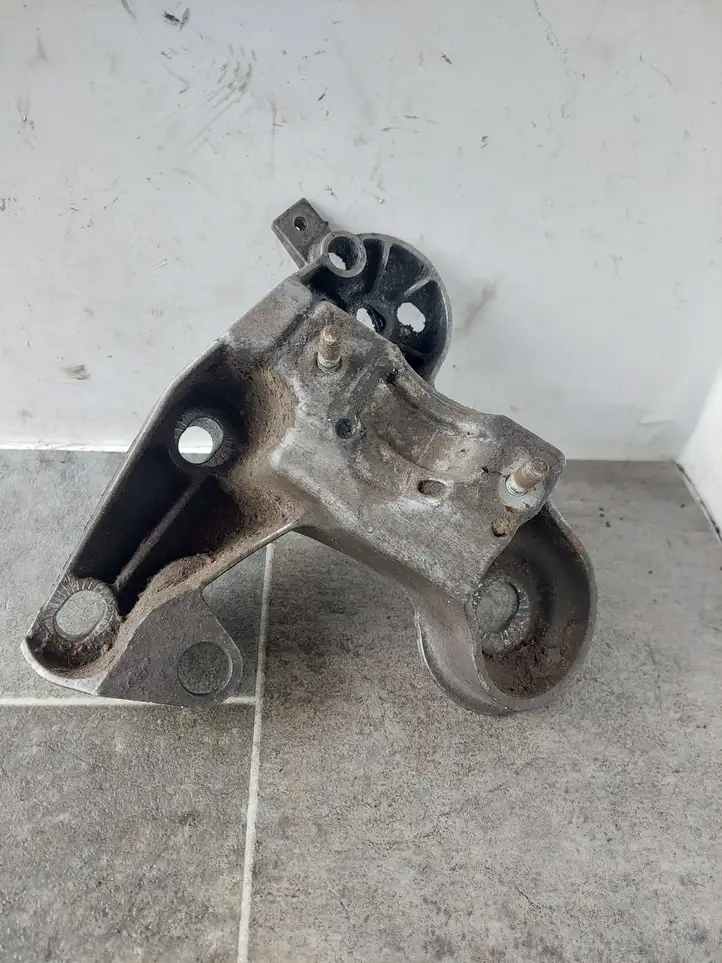 Audi A4 S4 B6 8E 8H (2000 - 2006) 8E0199352 Кронштейн двигателя — фото 3