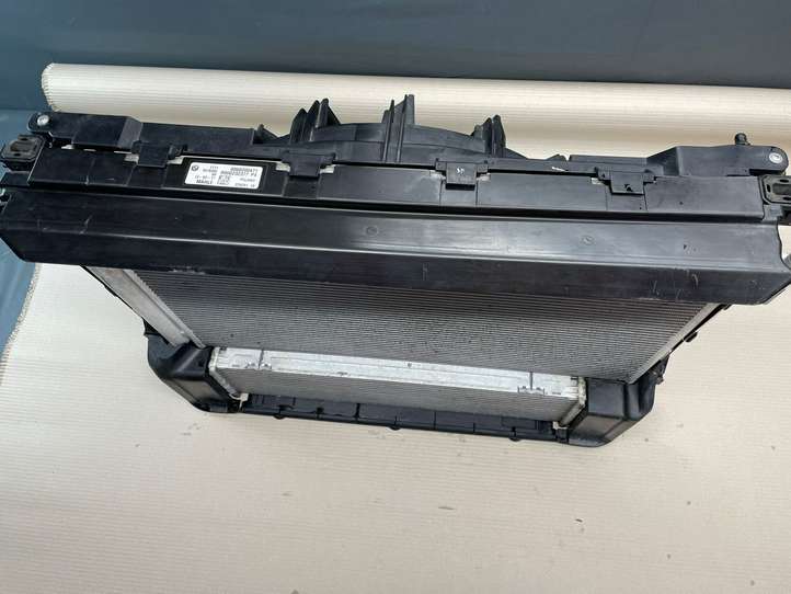 BMW 5 G30 G31 (2016 - )  857653 Радиатор охлаждения кондиционера воздуха