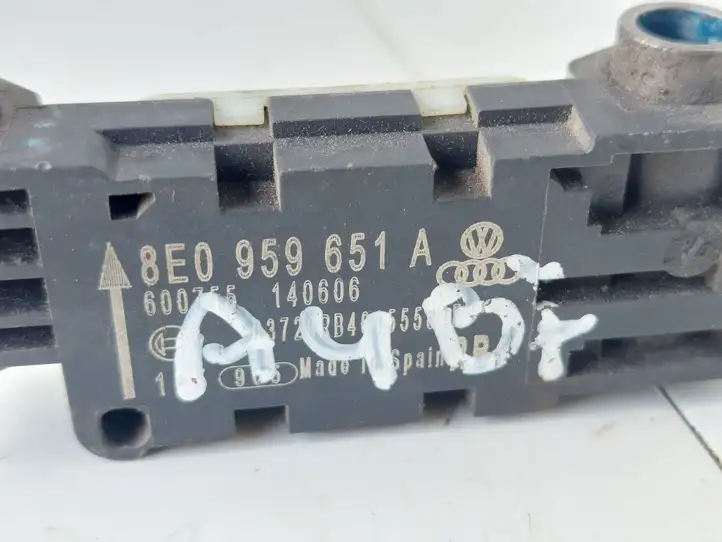 Audi A4 S4 B8 8K (2007 - 2011) 8E0959651A Датчик удара SRS — фото 2