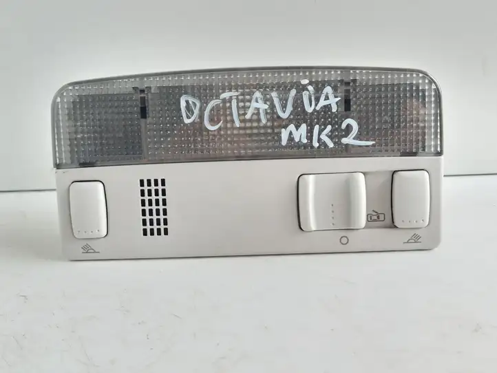 Skoda Octavia Mk2 (1Z) (2004 - 2013) 3B0947105C Передняя подсветка — фото 1