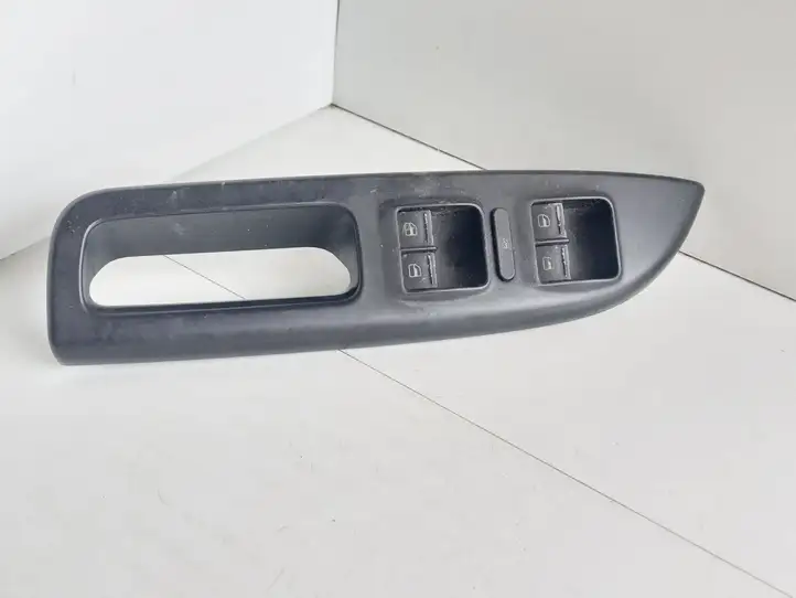 Skoda Octavia Mk2 (1Z) (2004 - 2013) 1Z1867171 Блок кнопок стеклоподъемников — фото 1