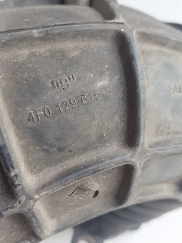 Audi A6 S6 C6 4F (2004 - 2008) 4F0129615E Трубка подачи воздуха — фото 3