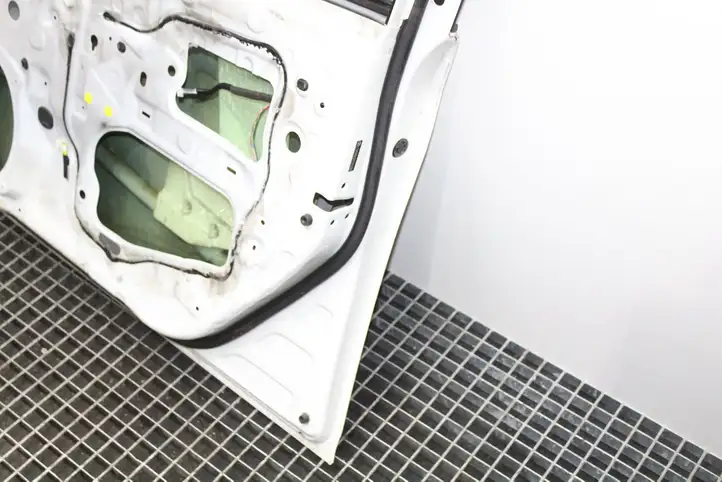 Toyota Prius (XW30) (2009 - 2015) Дверь — фото 10