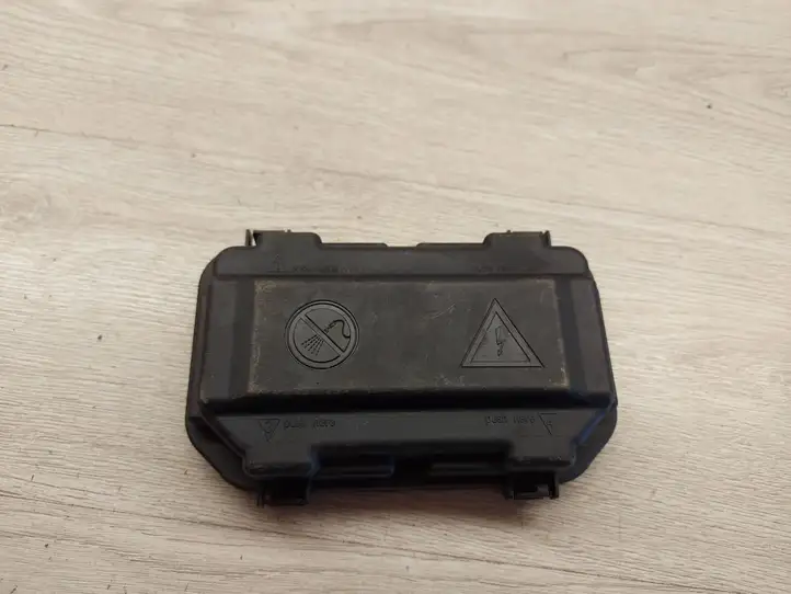 BMW 3 F30 F35 F31 (2012 - 2018) 9224872 Крышка ящика предохранителей — фото 4