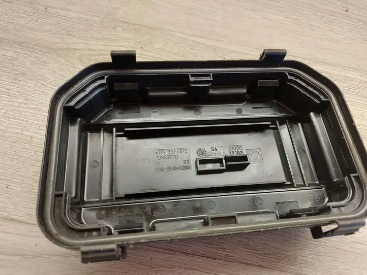 BMW 3 F30 F35 F31 (2012 - 2018) 9224872 Крышка ящика предохранителей — фото 8