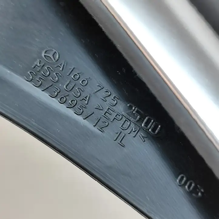Mercedes-Benz GL X166 (2013 - 2019) A1667252500 Накладка стекла передней двери — фото 6