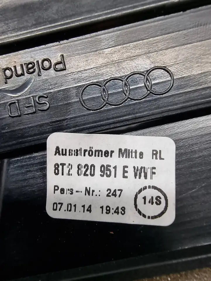 Audi S5 8T (2011 - 2016) 8T2820951E Центральный воздушный дефлектор — фото 5