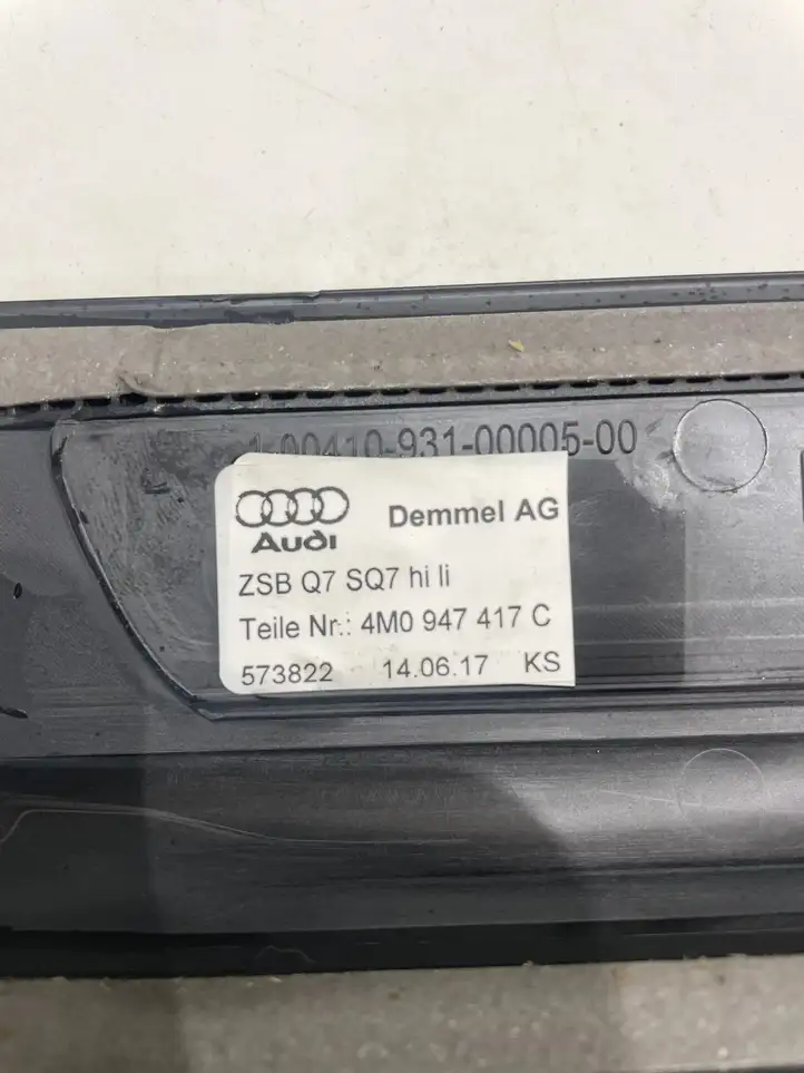 Audi Q7 4M (2015 - ) 4M0947406C Внутренняя отделка переднего порога — фото 5