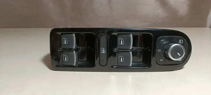 Volkswagen Golf VI (2009 - 2013) 5K0867255A Накладка кнопки стеклоподъемника — фото 1