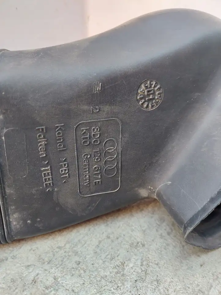 Audi A6 S6 C5 4B (2001 - 2004) 8D0129617E Детали воздухозаборника — фото 3