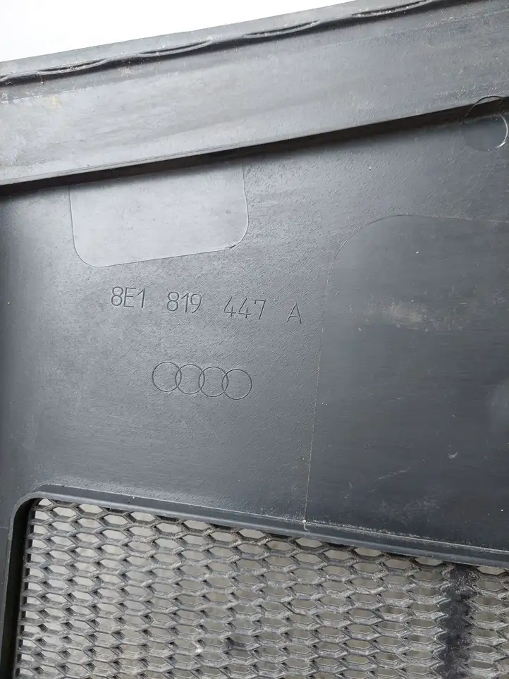 Audi A4 S4 B7 8E 8H (2004 - 2009) 8E1819447A Крышка микрофильтра воздуха — фото 4