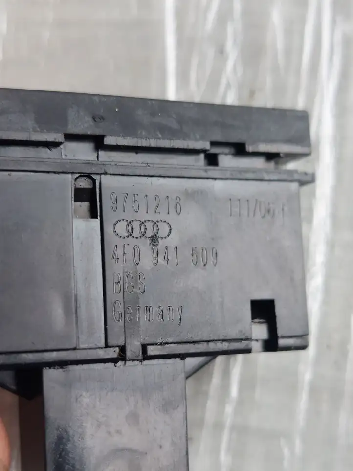 Audi A6 S6 C6 4F (2004 - 2008) 4F0941509 Включатель аварийных фонарей — фото 3