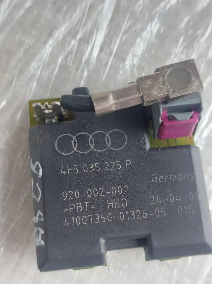 Audi A6 S6 C6 4F (2004 - 2008) 4F5035225P Усилитель антенны — фото 2