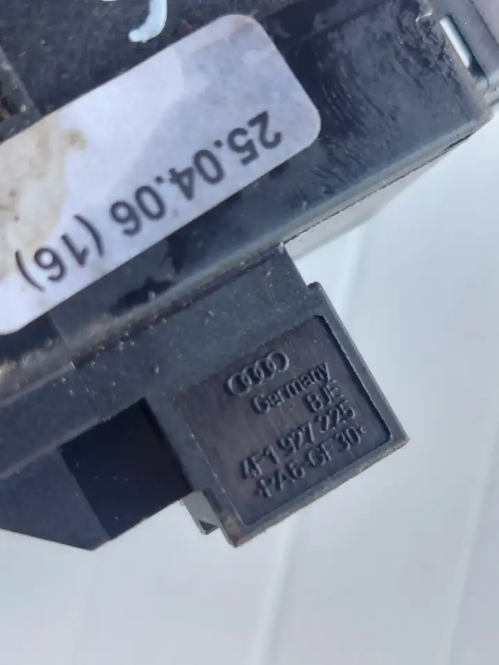 Audi A6 S6 C6 4F (2004 - 2008) 4F1927225 Кнопка ручного тормоза — фото 3