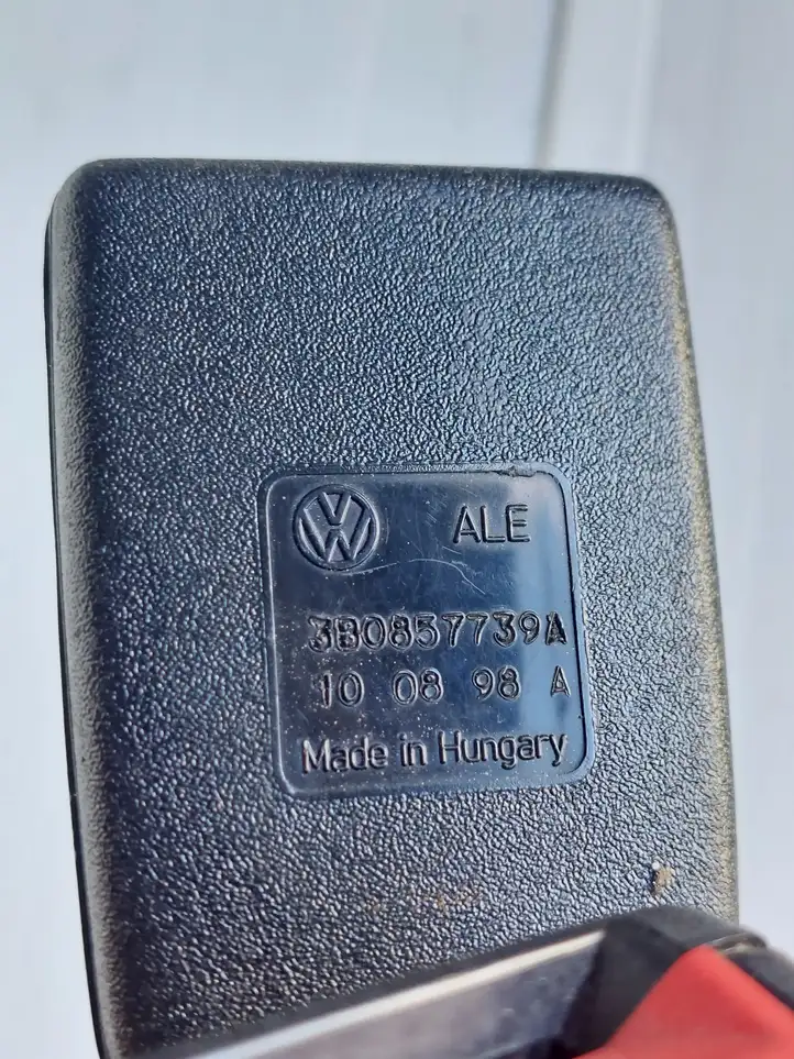 Volkswagen PASSAT B5.5 (2001 - 2005) 3B0857739A Задний средний замок ремня — фото 3