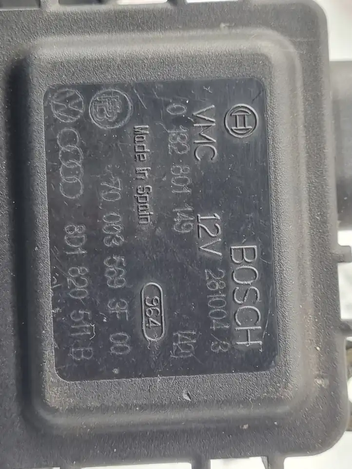 Volkswagen PASSAT B5.5 (2001 - 2005) 8D1820511B Двигатель задвижки потока воздуха — фото 2