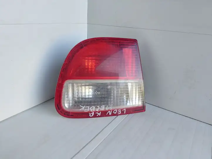 Seat Leon (1M) (1998 - 2006) 1M6945091B Задний фонарь в кузове — фото 1