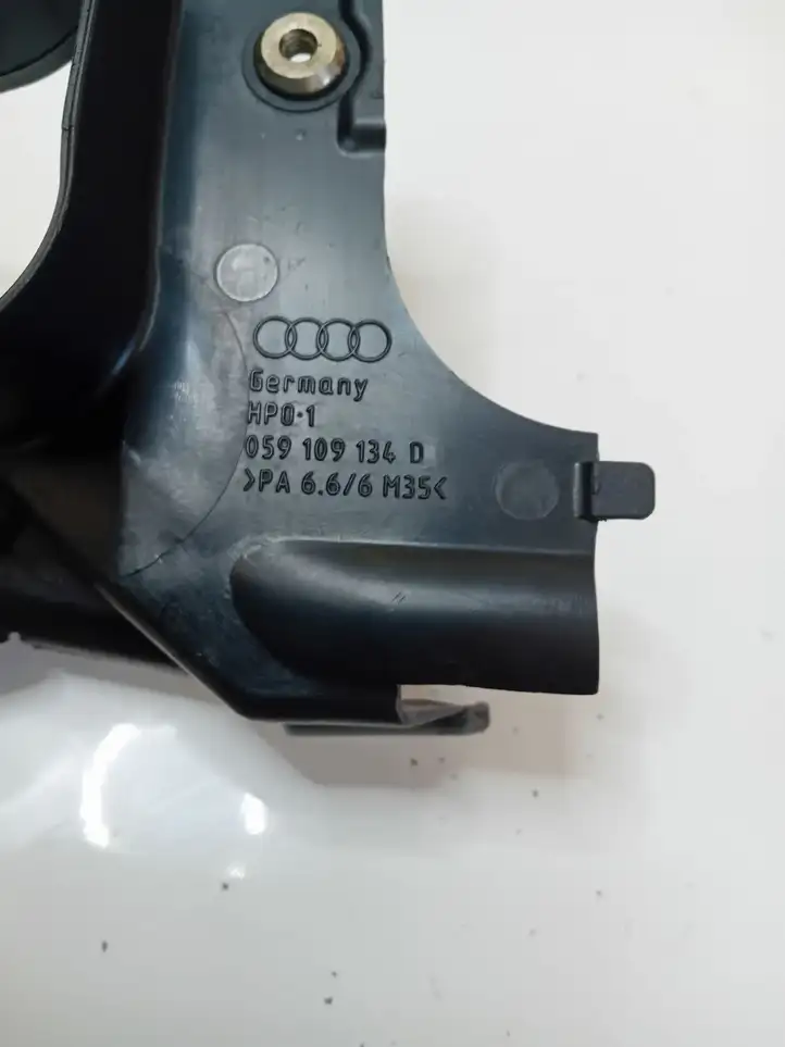 Audi A6 S6 C5 4B (1997 - 2001) 059109134D Защита ремня ГРМ — фото 3