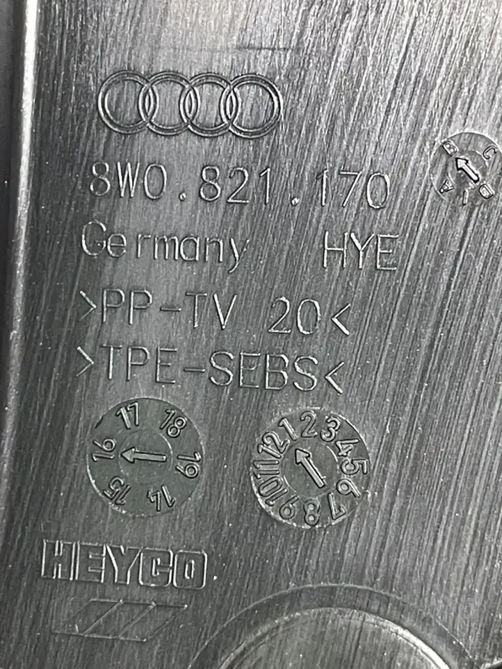 Audi A4 S4 B9 (2015 - 2019) 8W0821170 Накладка крыла — фото 4