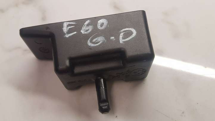 BMW 5 E60 E61 (2004 - 2010)  7079389 Пепельница двери