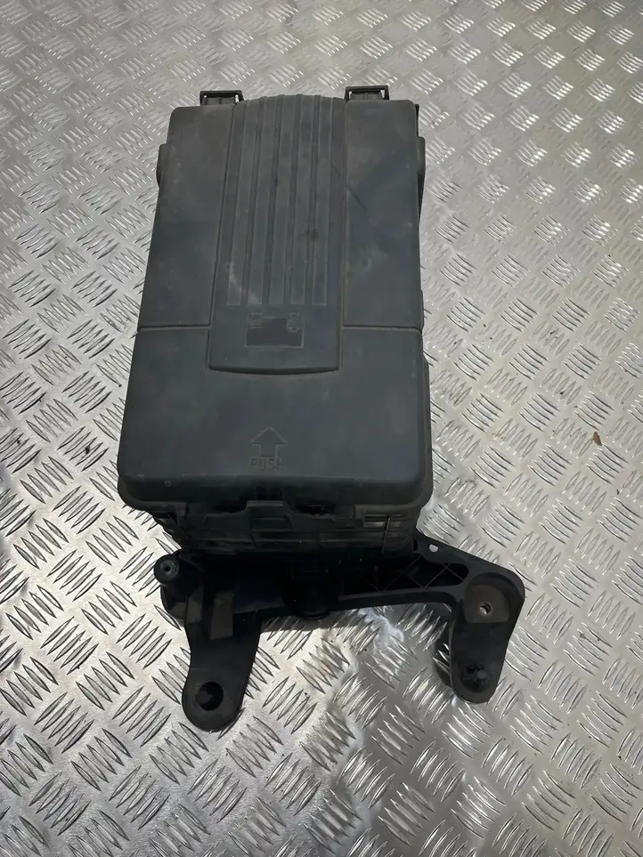 Audi A3/S3 8P (2004 - 2008) 1K0915333B Ящик аккумулятора — фото 1