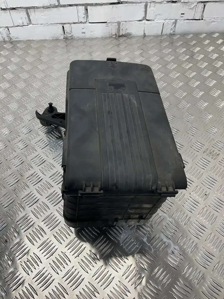 Audi A3/S3 8P (2004 - 2008) 1K0915333B Ящик аккумулятора — фото 3