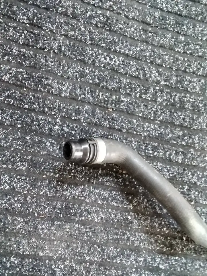 Mercedes-Benz C W205 (2014 - 2021) A2058303104 Шланги системы охлаждения — фото 3