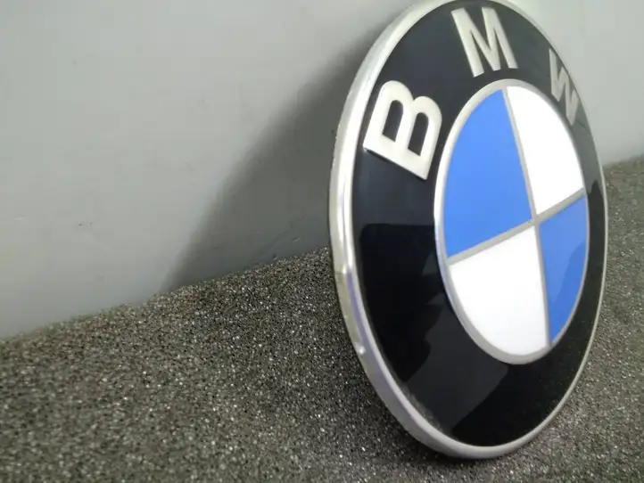 BMW X3 G01 (2018 - 2024) 7499154 Эмблема производителя — фото 4
