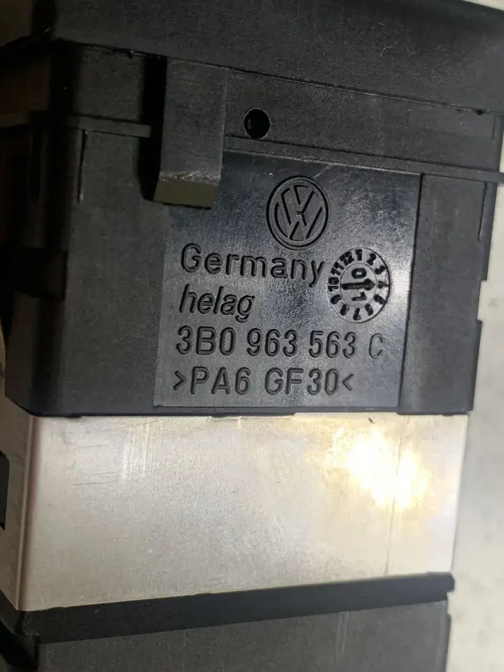 Volkswagen PASSAT B5.5 (2001 - 2005) 3B0963563C Включатель обогрева — фото 5