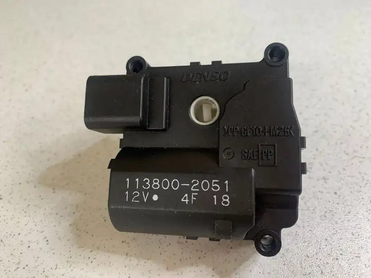Toyota Avensis T250 (2006 - 2009) 1138002051 Двигатель задвижки потока воздуха — фото 1